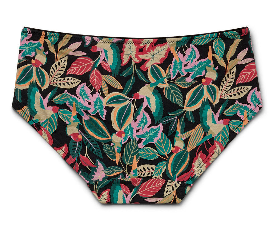 Une culotte noire pour femme avec un motif de feuilles multicolores est posée sur un fond blanc.