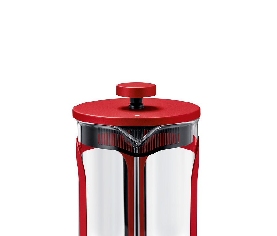 Gros plan d'une cafetière à piston rouge de 800 ml pour 6 tasses.
