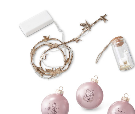 Kit cadeau décoratif, licorne avec guirlande lumineuse, verre et trois boules roses.
