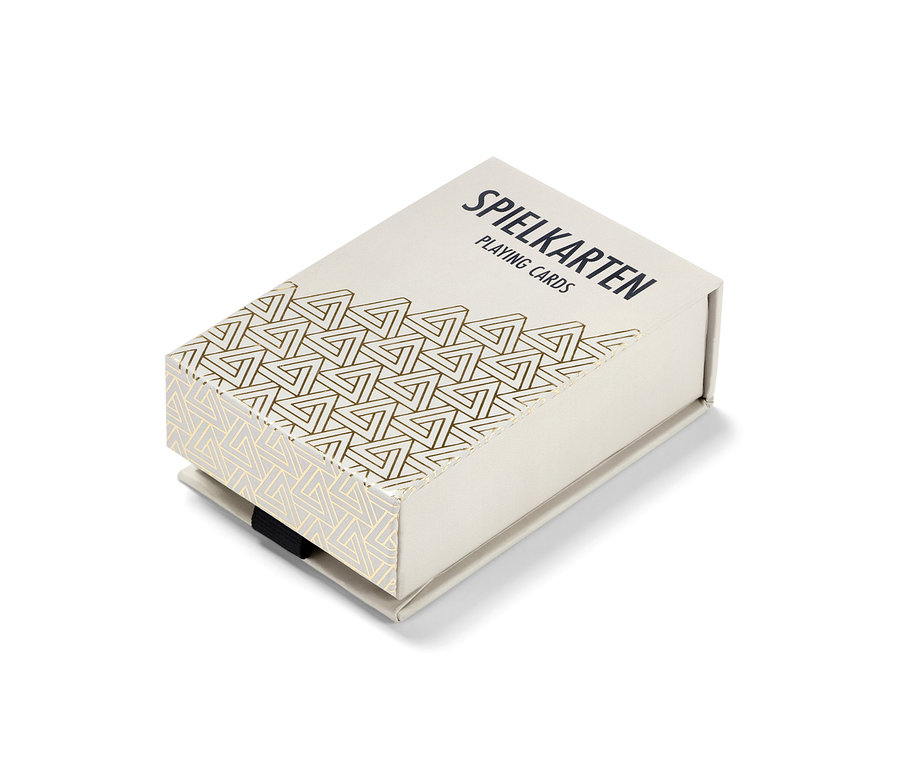 Jeu de cartes « Skat » sur fond blanc.