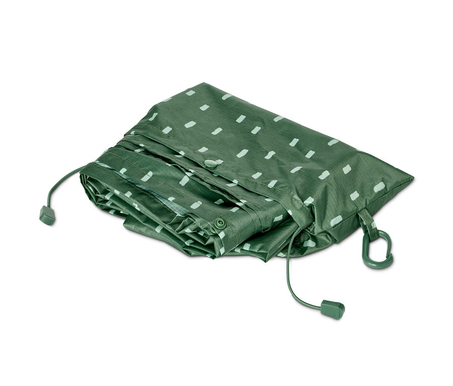 Une couverture de pique-nique 2 en 1 emballée avec un motif.