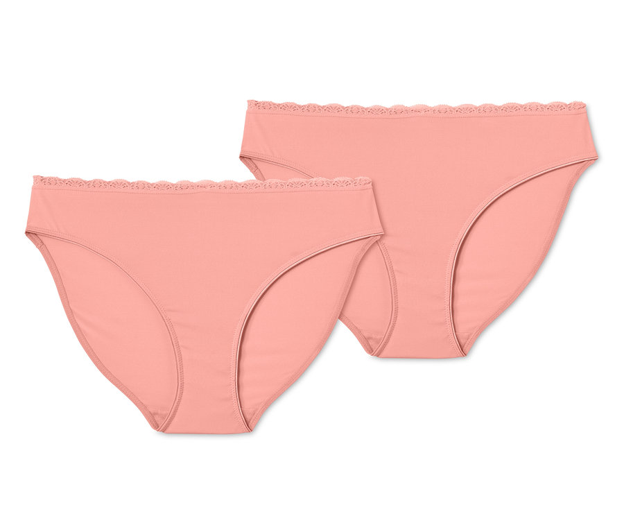 Deux culottes échancrées abricot avec dentelle superposées.