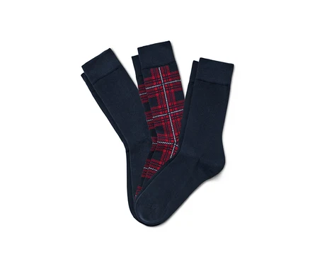 Trois paires de chaussettes, deux bleu marine, une paire à carreaux.