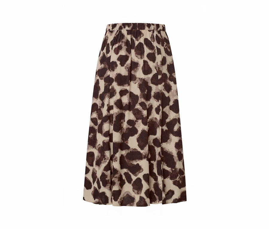 Jupe midi imprimée avec un motif animalier marron sur un fond beige.