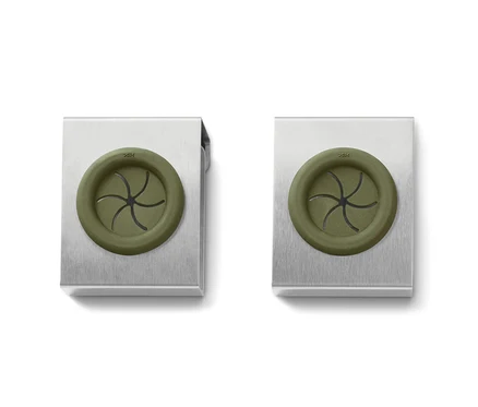 Deux porte-linges de cuisine.