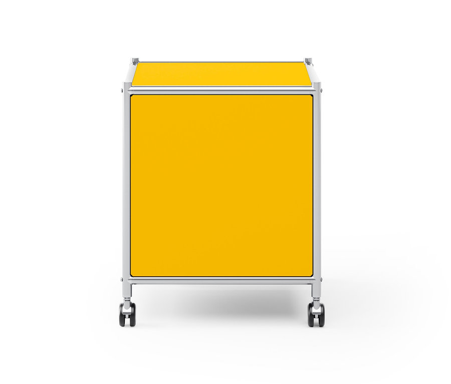 Table d’appoint en métal jaune « CN3 » avec abattant.