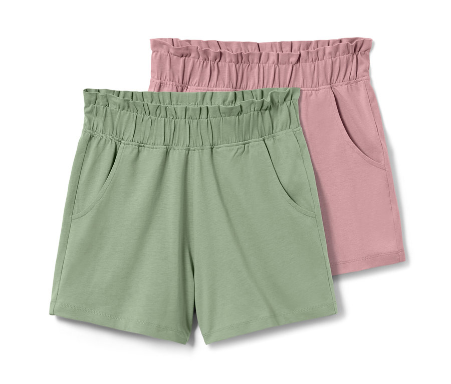 Deux shorts en jersey pour enfant, un vert clair et un rose.