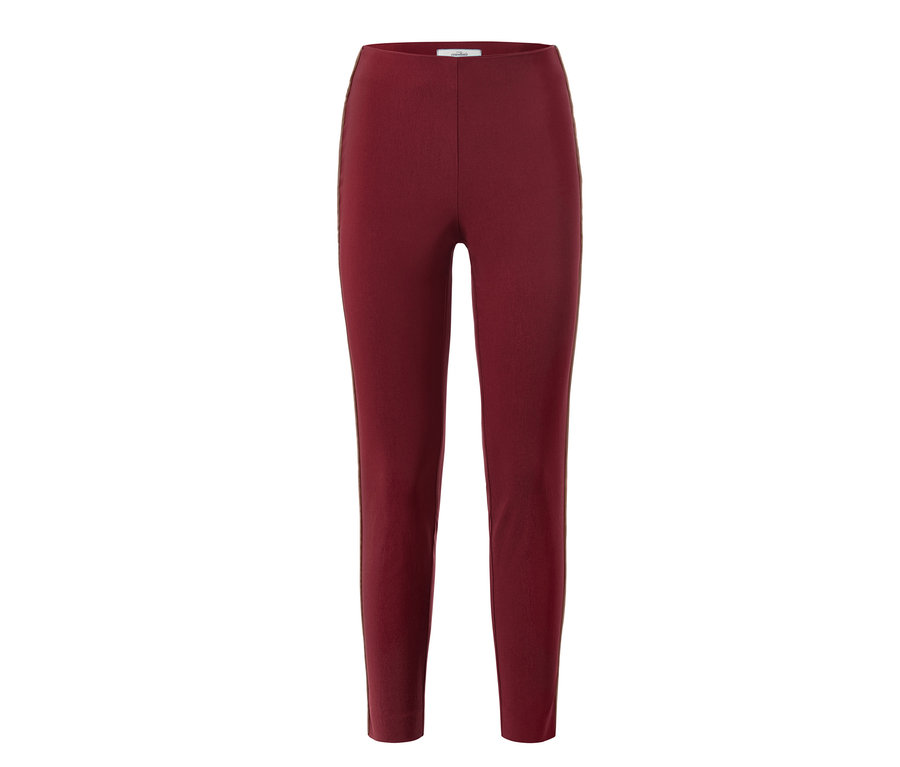 Un pantalon confort bordeaux.