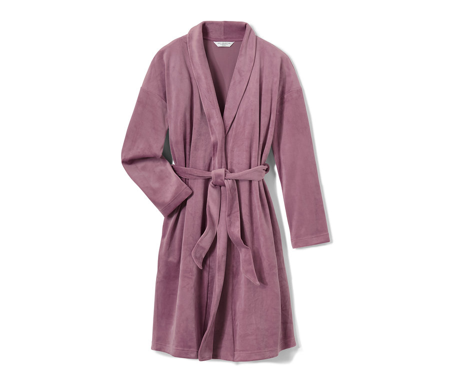 Une robe de chambre en nicky mauve avec une ceinture.