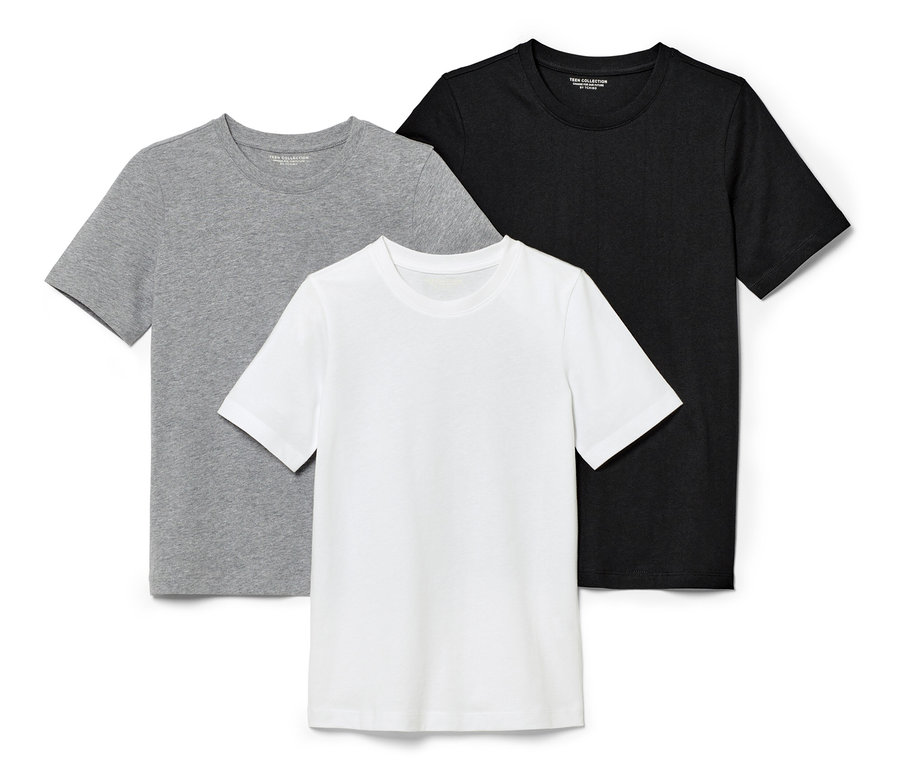 Trois t-shirts pour enfant : noir, gris et blanc.
