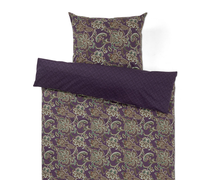 Linge de lit violet à motifs floraux avec taie d'oreiller unie violette.