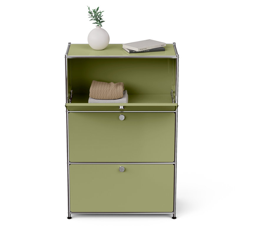 Une armoire verte avec deux tiroirs et une partie supérieure ouverte. Il y a un vase et un livre sur le dessus.