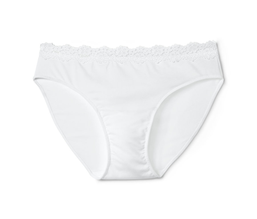 Slip blanc avec dentelle.