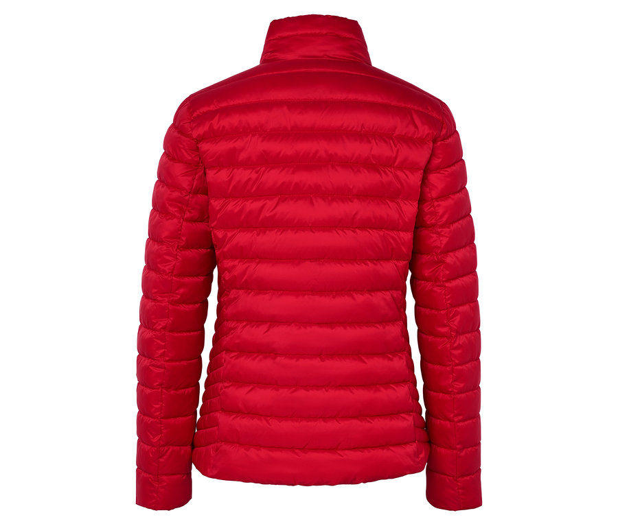 Vue arrière d'une veste matelassée rouge.