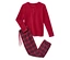 Un pyjama rouge à manches longues et un pantalon à carreaux sont posés sur un fond blanc.