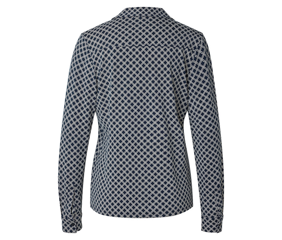 Vue arrière d'un chemisier cintré à manches longues avec un motif géométrique de cercles se chevauchant en bleu marine et blanc.