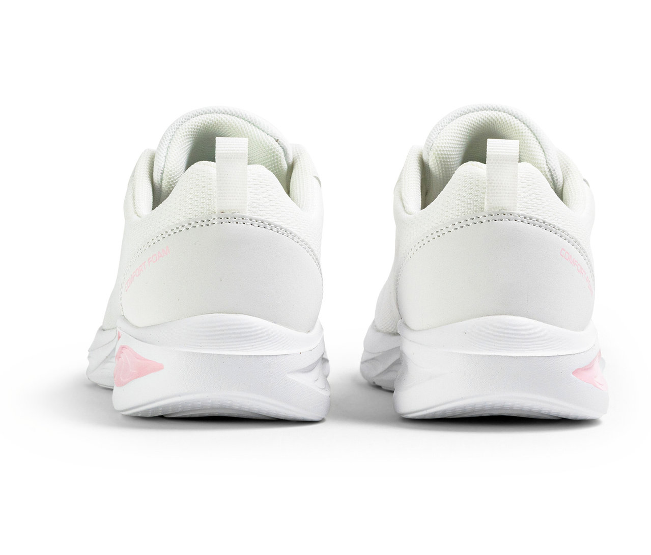Vue arrière de deux baskets blanches pour femmes FILA Specctris.