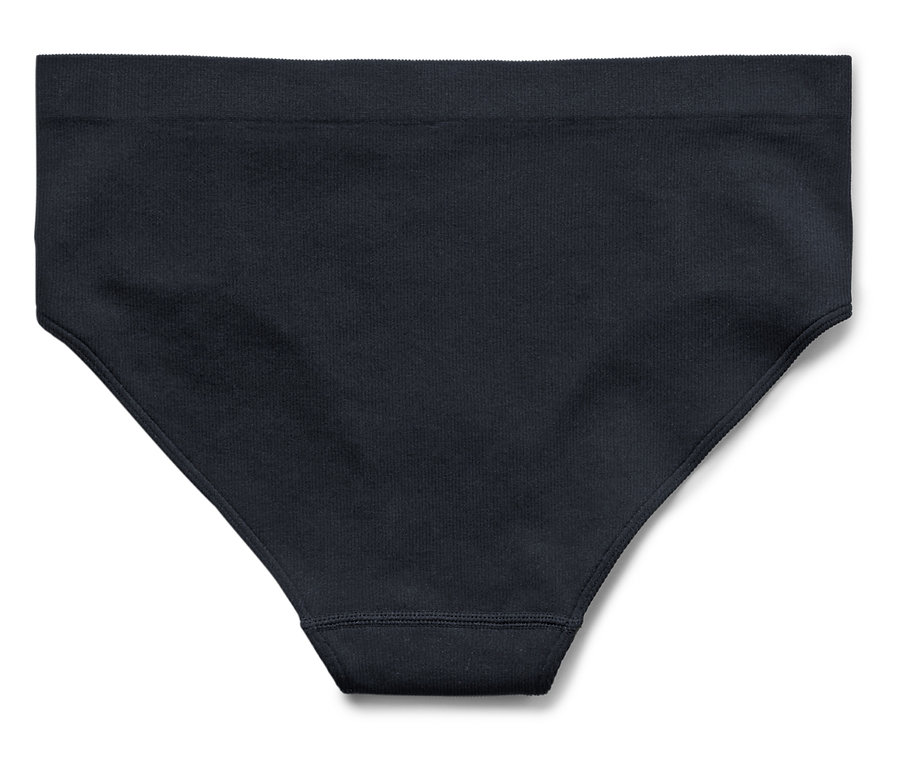 Gros plan d'une culotte hipster noire pour femme sur fond blanc.