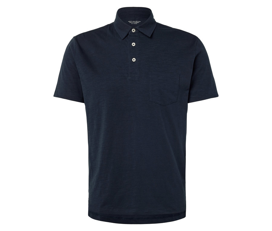 Polo bleu marine avec trois boutons et une poche poitrine.