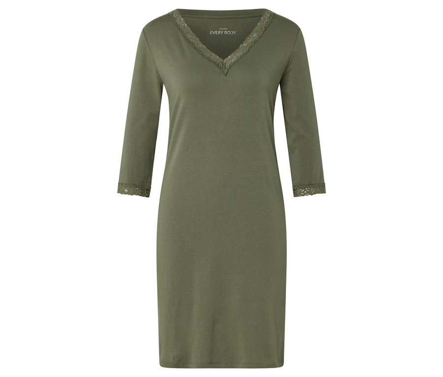Une chemise de nuit verte à col en V et manches trois-quarts est posée à plat.