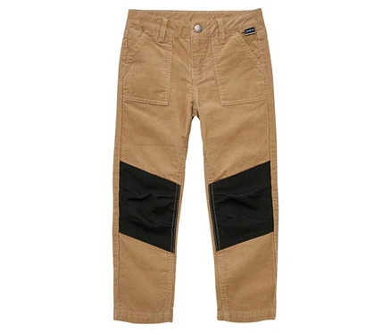 Pantalon en velours côtelé beige avec des patchs de genoux noirs en forme de chevron et des poches avant, avec une fermeture boutonnée et une étiquette 'JAKO-O' sur la ceinture.