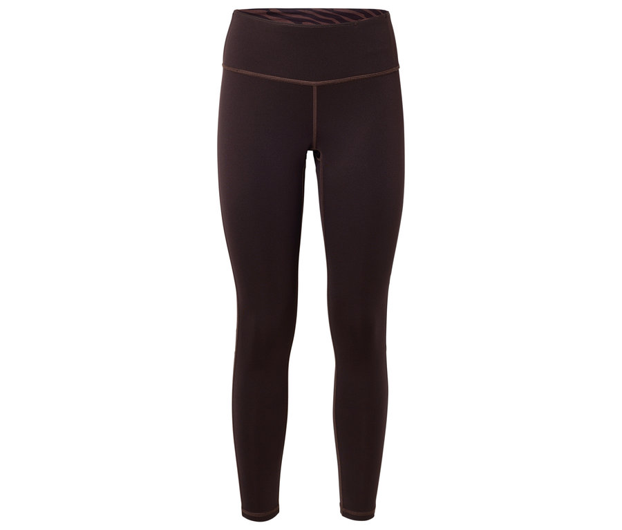 Leggings marron sur fond blanc.
