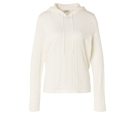 Un sweat à capuche crème à torsades à manches longues posé sur un fond blanc.