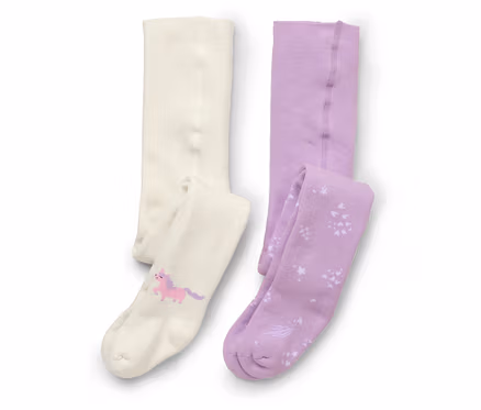 Deux paires de collants pour enfants sont posées sur du blanc, une paire est crème avec une licorne rose, l'autre est violette avec des étoiles.