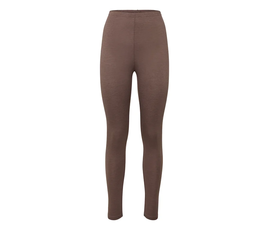 Leggings marron sur fond blanc.