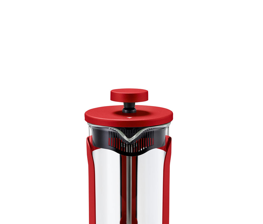 Gros plan d'une cafetière à piston rouge de 300 ml pour 2 tasses.