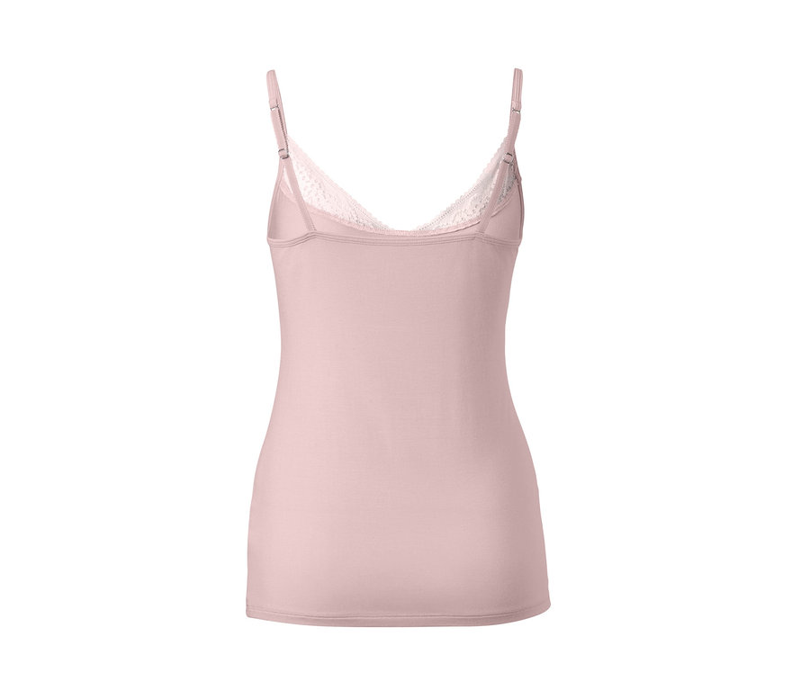 Débardeur rose avec dentelle.