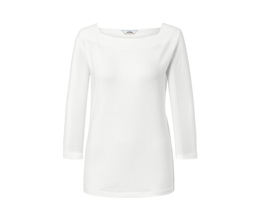 T-shirt blanc à manches trois-quarts.
