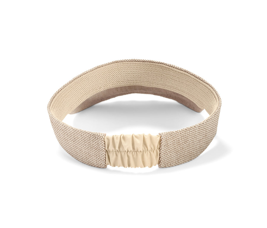 Une visière beige.