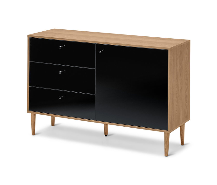 Commode anthracite Bekeson avec trois tiroirs et une porte.