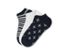 Trois paires de socquettes de sport à motif sur fond blanc.