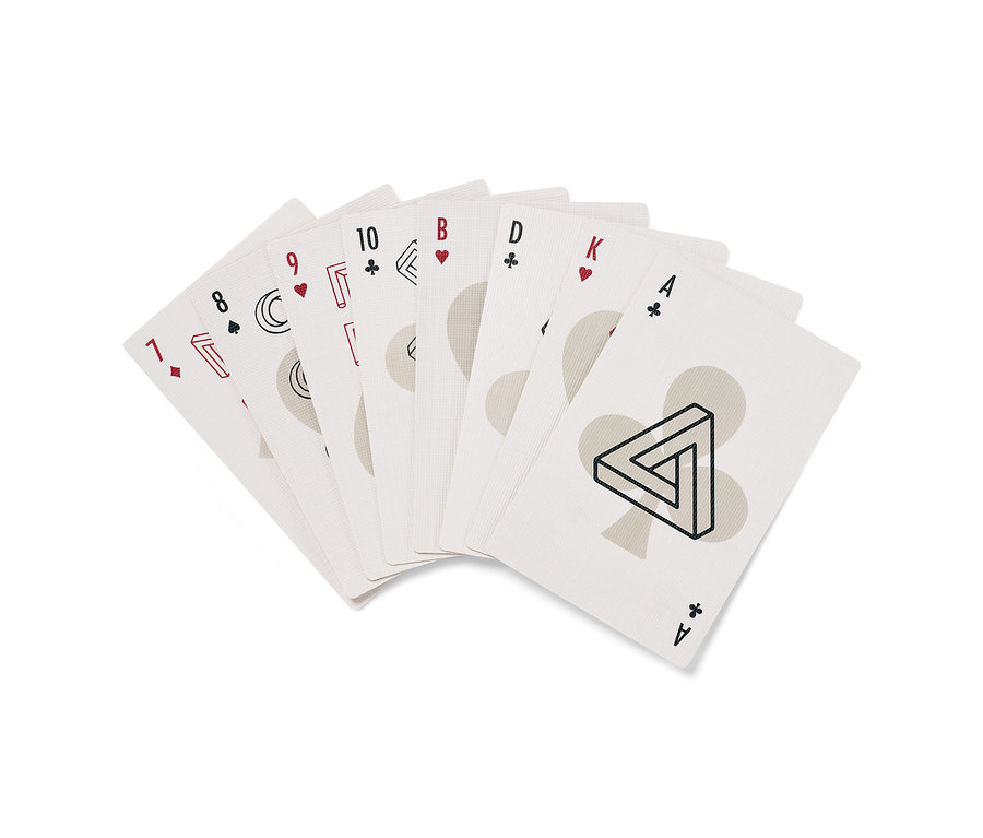 Un jeu de cartes « Skat » étalé sur un fond blanc.