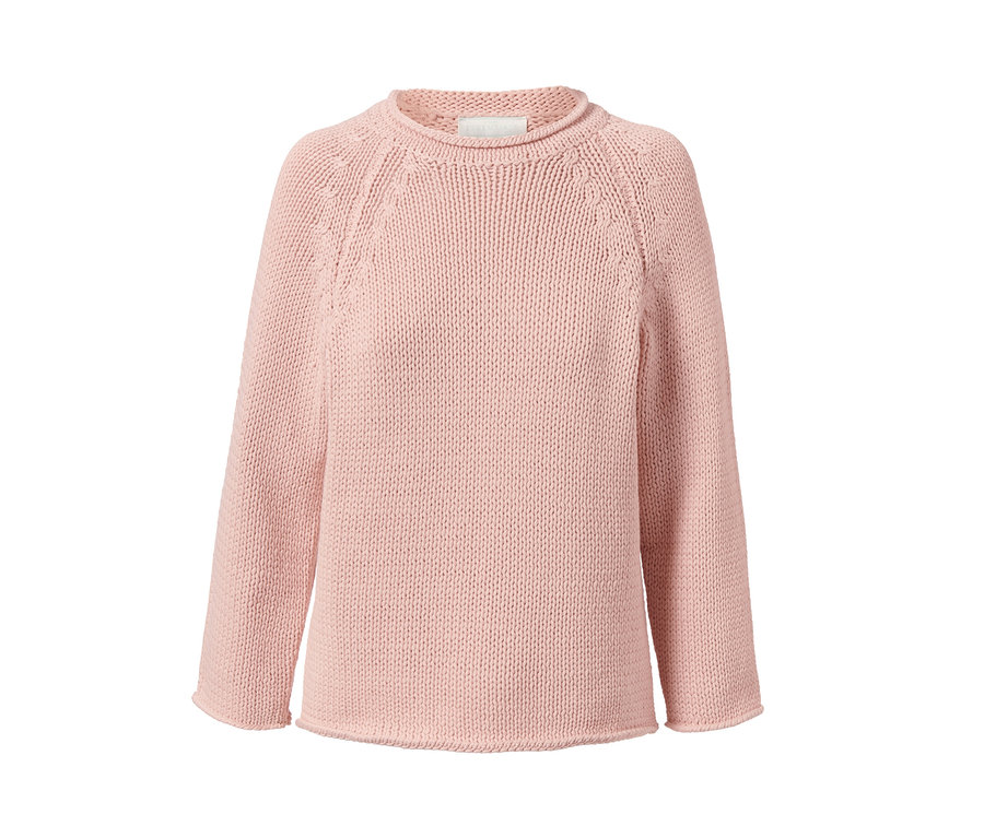 Pull en grosse maille tricoté en fil à bandelettes rose.