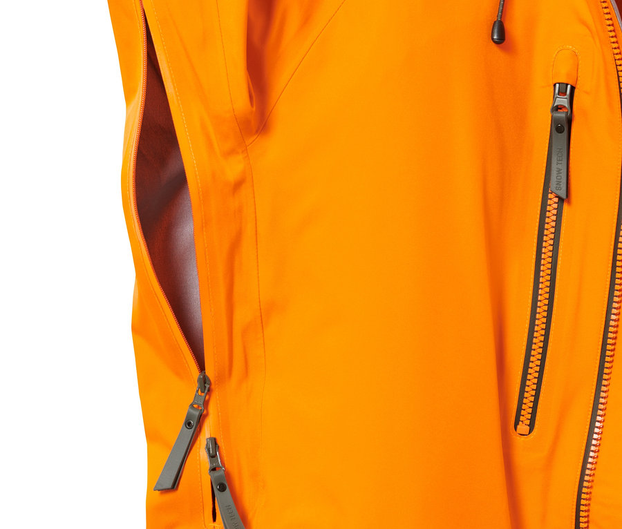 Détail d'une veste de ski hardshell orange avec fermetures éclair.