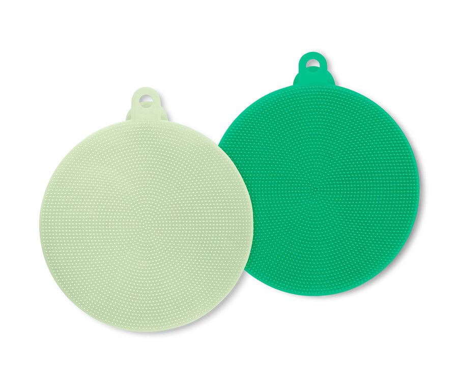 Deux éponges de nettoyage en silicone vert et vert clair.
