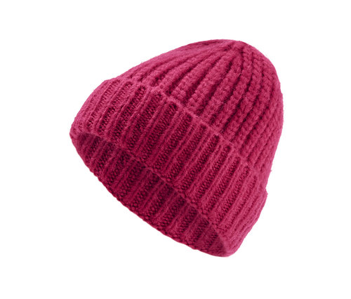 Un bonnet en maille framboise.