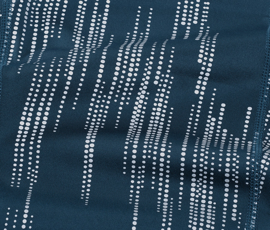 Détail d'un legging de sport, réfléchissant argenté.