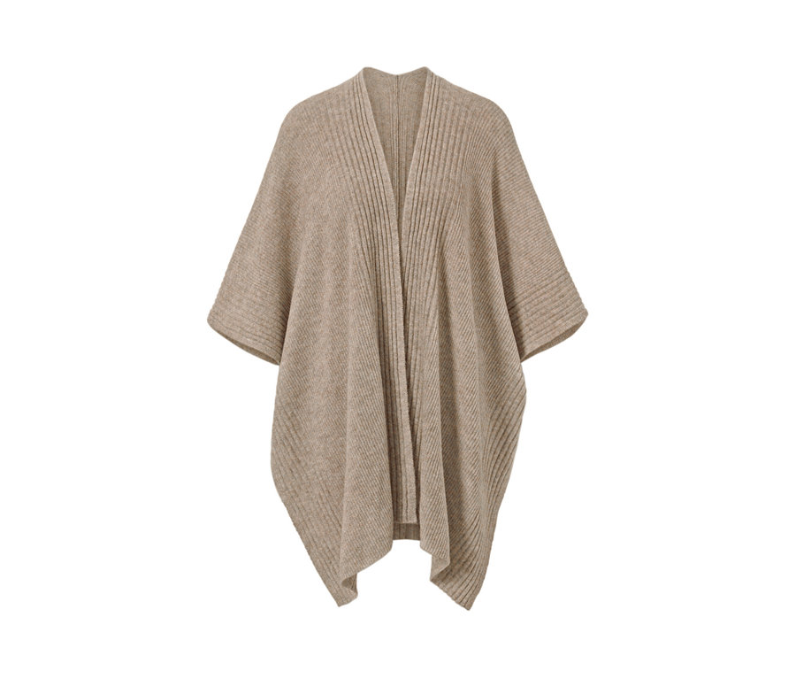 Cape en tricot beige.