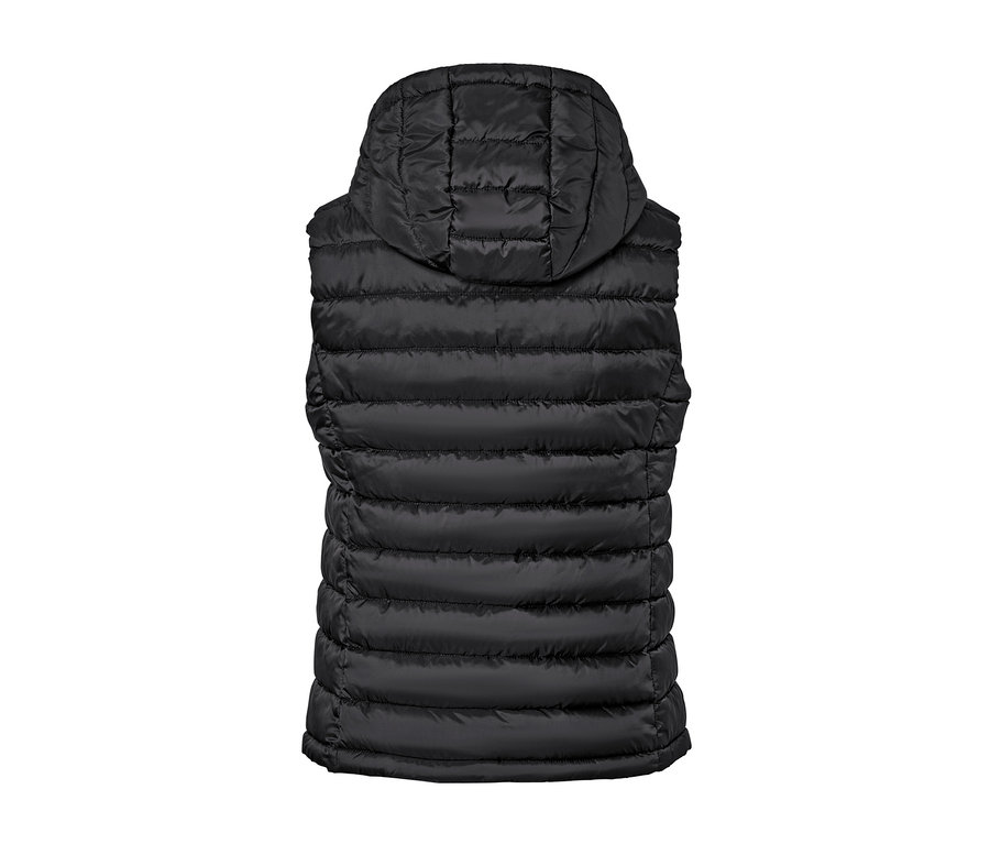 Vue détaillée de l'arrière d'un gilet sans manches matelassé noir à capuche.