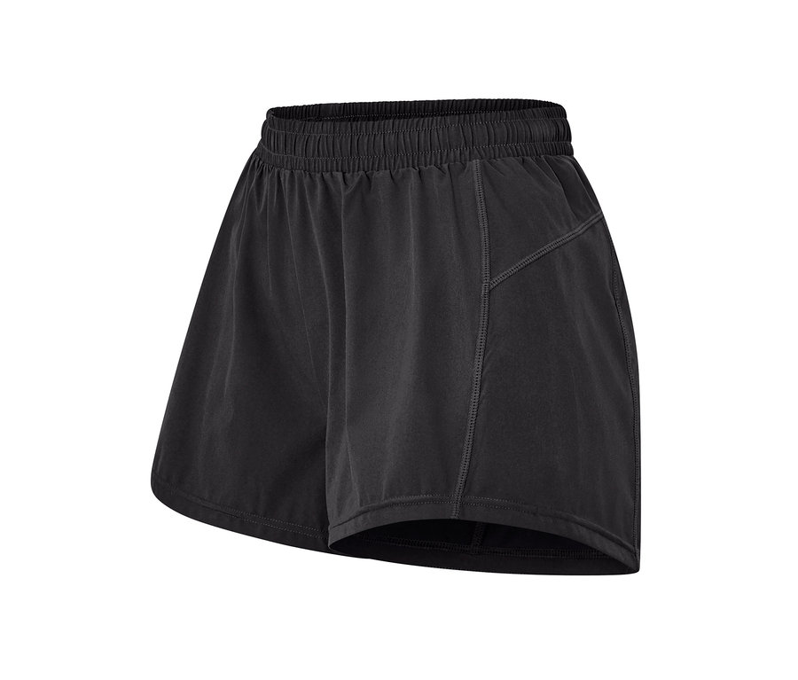 Short de sport noir.