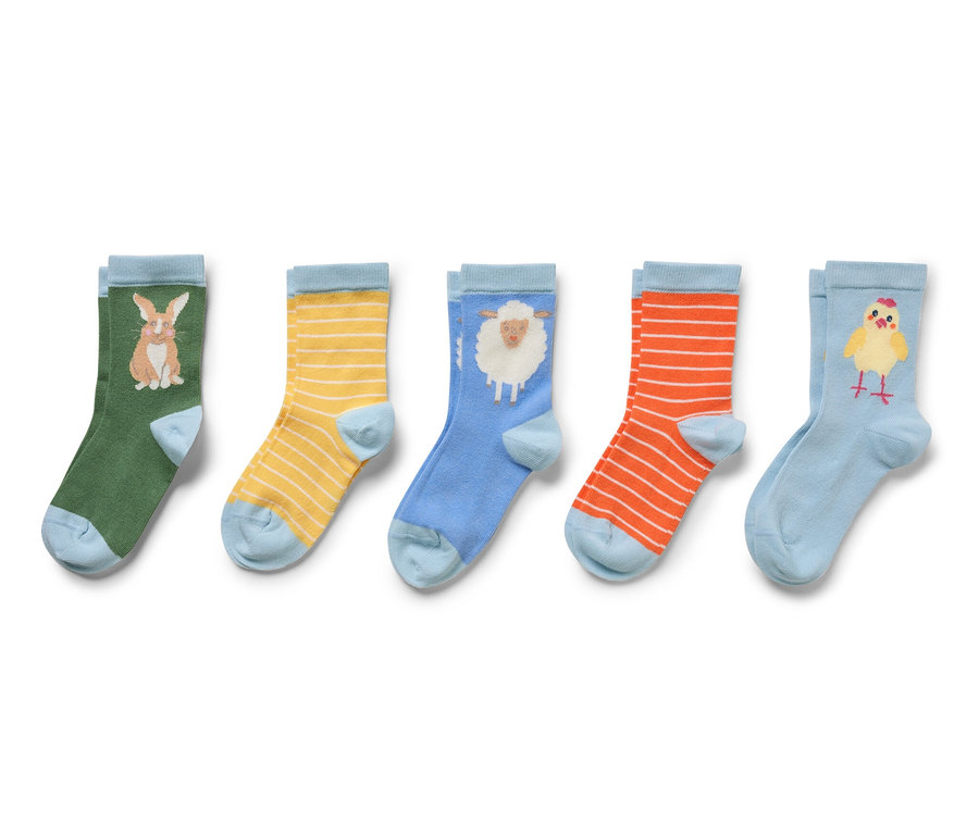 Cinq paires de chaussettes multicolores pour enfants avec des motifs d'animaux.