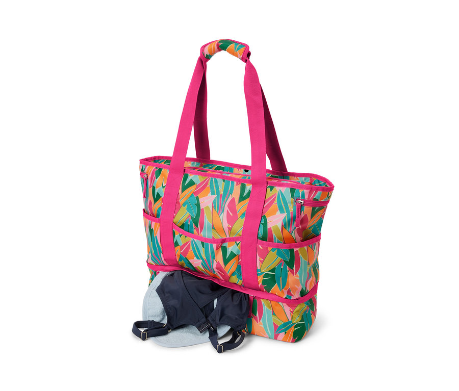 Un sac de plage avec impression intégrale. Un soutien-gorge bleu se trouve à l'intérieur du sac.