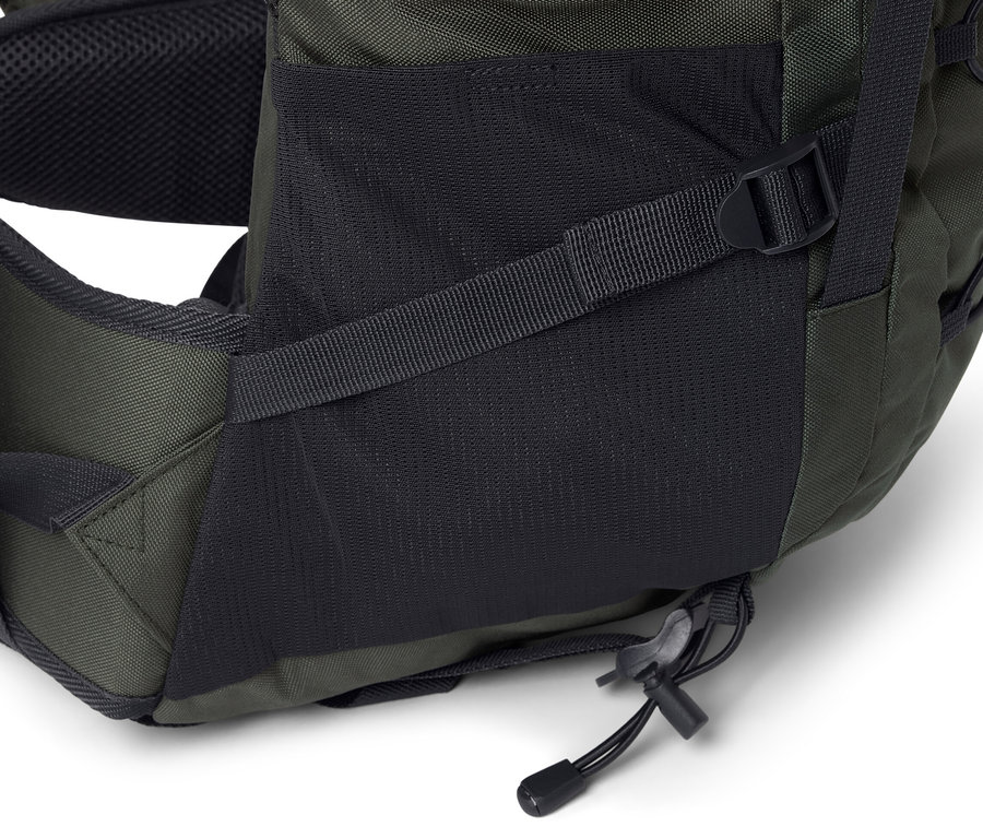 Gros plan d'un sac à dos de randonnée de 40 l avec poche en filet et sangles.