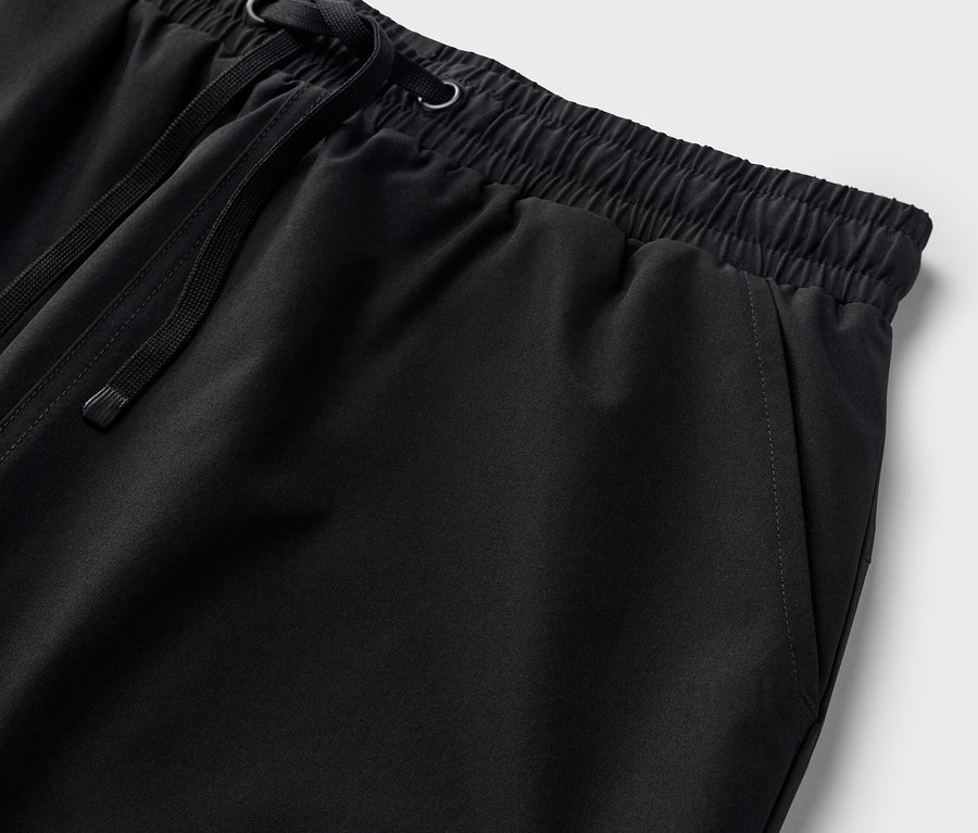 Détail d'une jupe-short fonctionnelle.