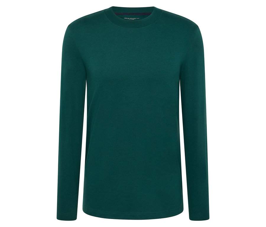 Un t-shirt vert à manches longues sur un fond blanc.