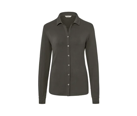 Blouse grise avec patte de boutonnage.